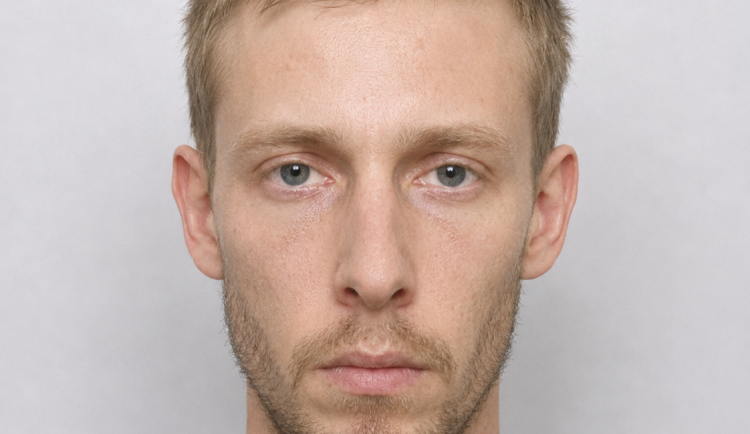 Policie pátrá po muži, který připravil ženu o statisíce. Zveřejnila jeho podobu