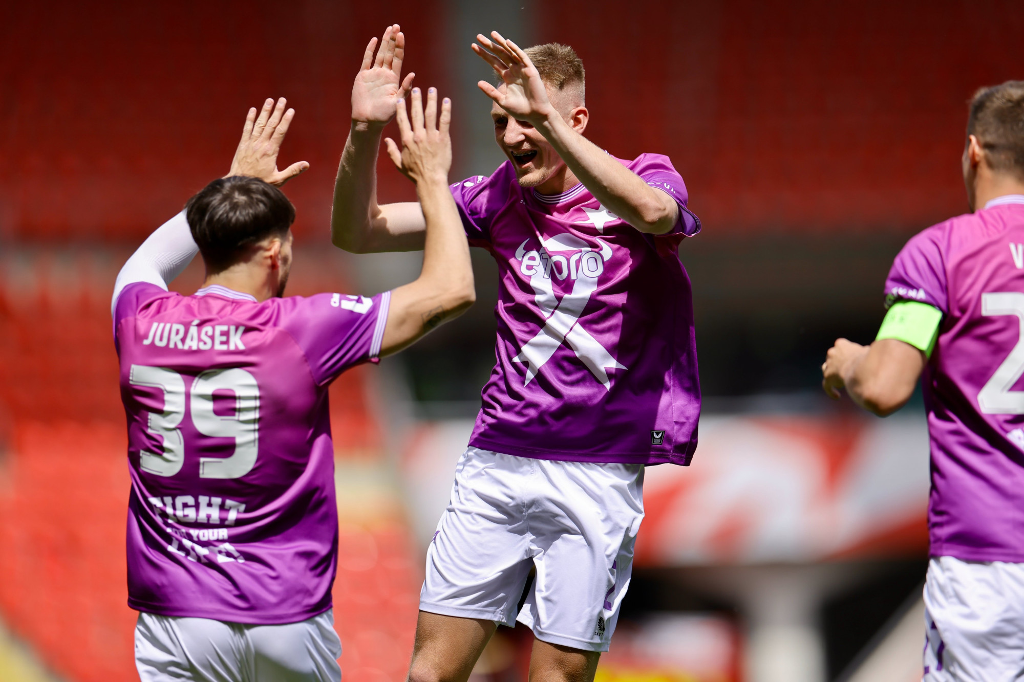 Fotbalisté Slavie zakončili mistrovskou sezonu domácí výhrou 3:0 nad Plzní