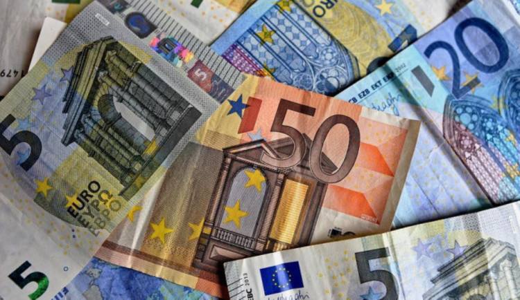 Z krádeže se vyklubal omyl. Více než 200 tisíc korun skončilo v hotelovém koši