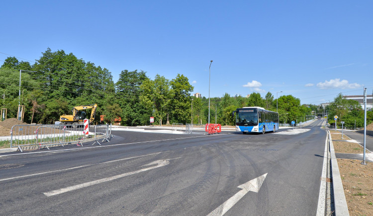 Řidiči si mohou oddechnout, nebezpečná a nepřehledná křižovatka je minulostí