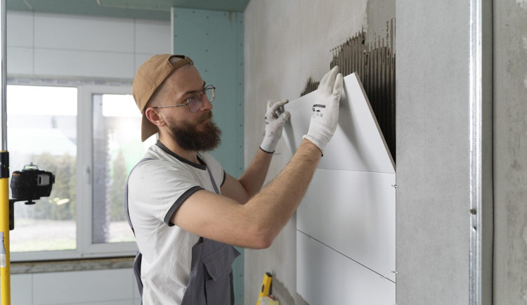 Banky nabídnou bezúročné úvěry na energetické renovace domů