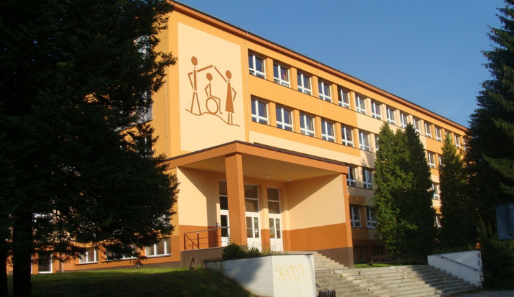 Žďár nad Sázavou omezil vjezd ke školám, někteří rodiče byli překvapení