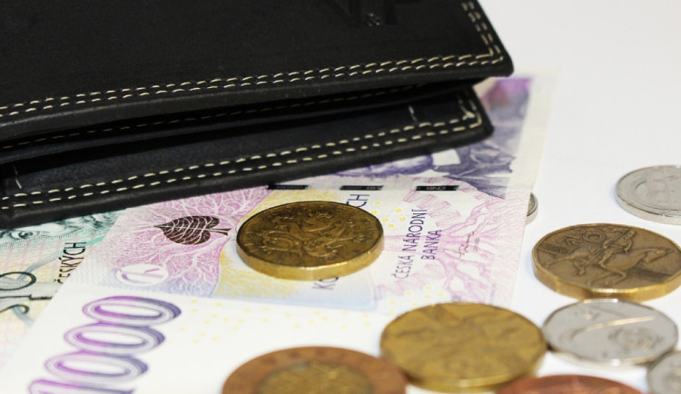 Průměrná mzda dosáhla 50 282 Kč, reálně vzrostla o 6,4 %