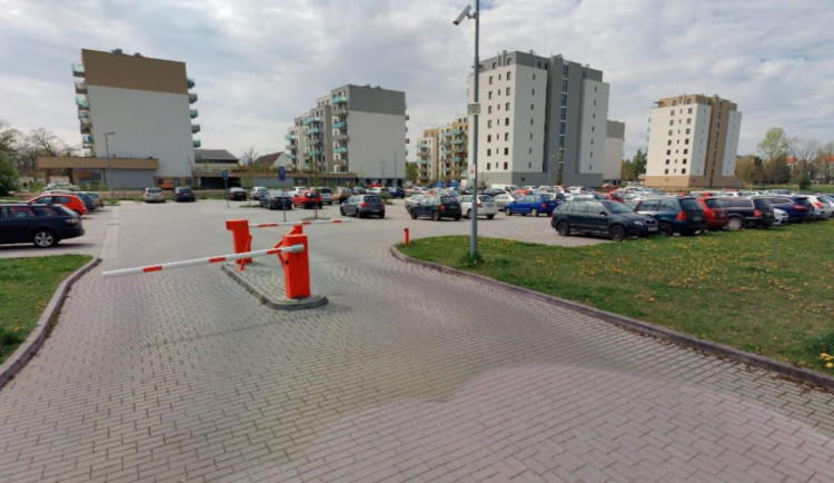 Univerzita v Českých Budějovicích uvolní na léto pro veřejnost své parkoviště