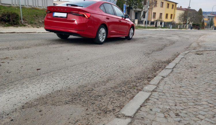 Dělníci se vrací do ulice Evžena Rošického, práce přinesou dopravní omezení