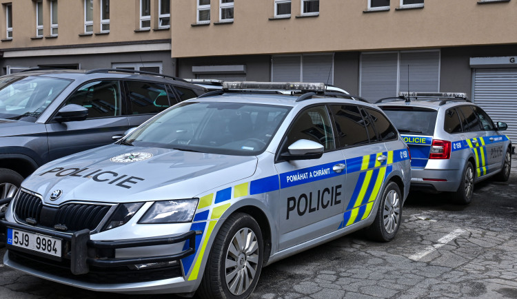 Na Vysočině řádí falešní policisté. Žena předala dvě stě tisíc muži na parkovišti