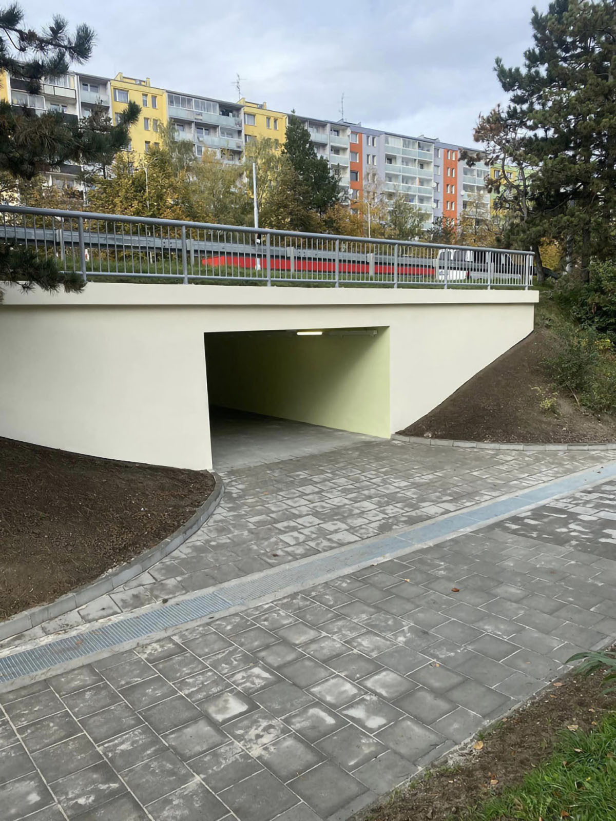 Nebezpeční cyklisté v podchodech? Nové nápisy v Olomouci rozvířily debatu