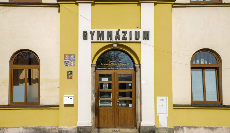 Školská rada gymnázia v Jablonci nad Nisou vyzvala kraj k odvolání ředitelky