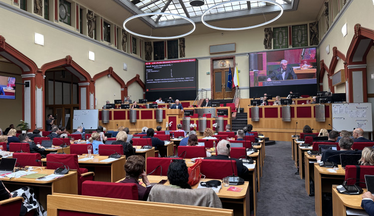 Zastupitelé odvolali Prokopa z kontrolního výboru, ten majetkové poměry vysvětlí v pátek
