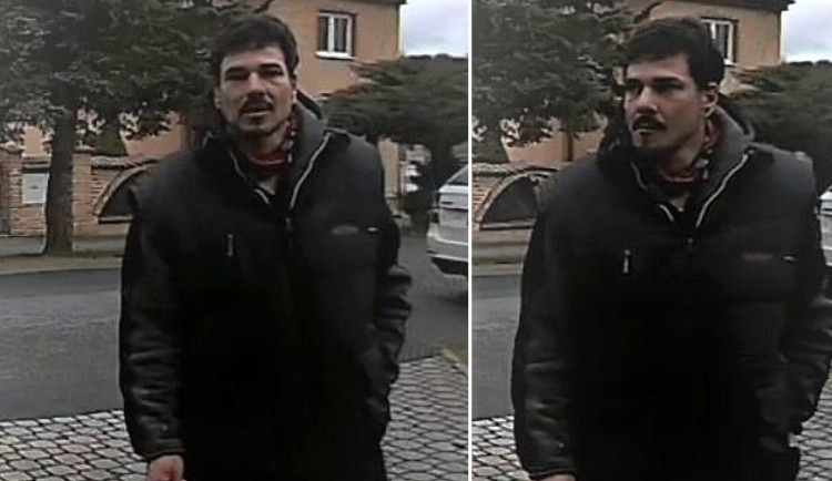 Z trezoru zmizelo více než sto tisíc korun. Policie hledá muže z kamerových záběrů