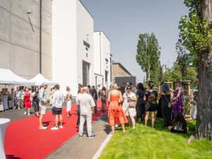 Začátek slavnostního otevírání nových ateliérů Barrandov Studia a.s.