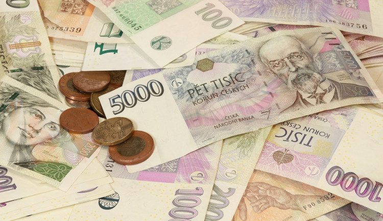 Vládní instituce hospodařily v 1. čtvrtletí se schodkem 72,3 miliardy korun