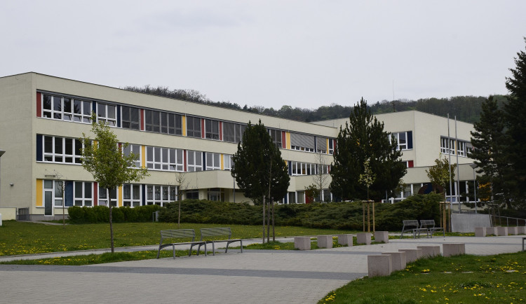 Brno spojí tři školy v Komíně do jedné, z opozice zní kritika