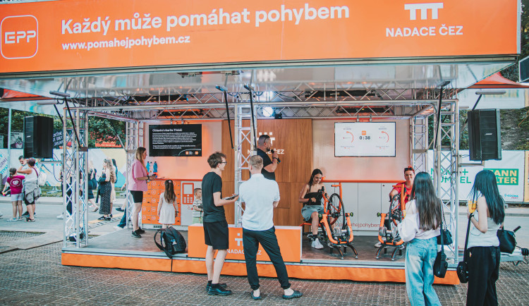 Návštěvníci Vysočinafestu vyšlapali pro Oblastní charitu Jihlava přes sto tisíc