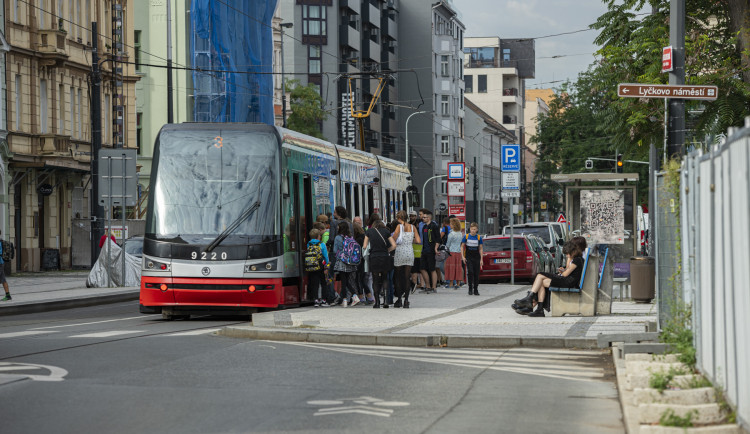 Vysoké teploty poškodily tramvajovou trať mezi Florencí a Palmovkou