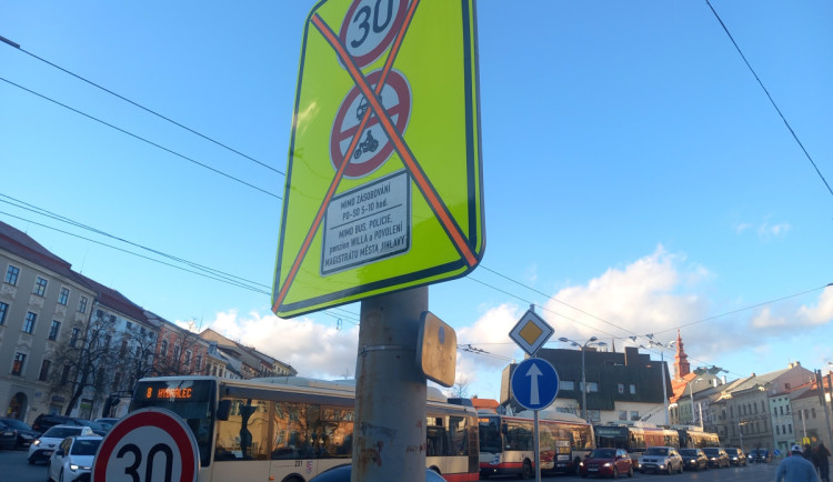 Změna v centru Jihlavy, Masarykovo náměstí je opět průjezdné pro všechny
