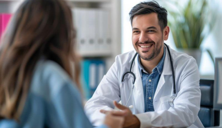Kraj chce nalákat mladé lékaře na venkov. Student medicíny zamíří na praxi do Kyselky