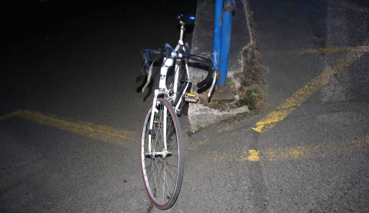 Na kolo usedl se čtyřmi promile alkoholu. Po pádu muž utrpěl vážné zranění hlavy