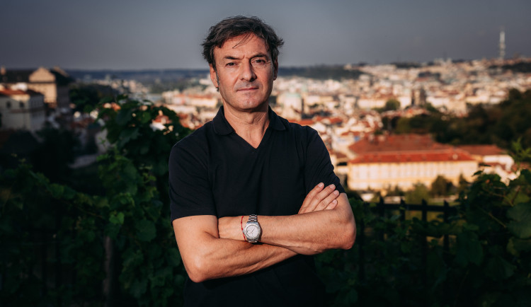 KOMENTÁŘ: Španělský trenér reprezentace se nesmí nechat požrat českým prostředím