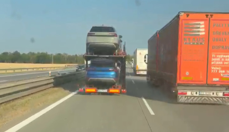 Další kontrola kamionů na dálnici: Řidič platil pokutu dvakrát za 20 kilometrů