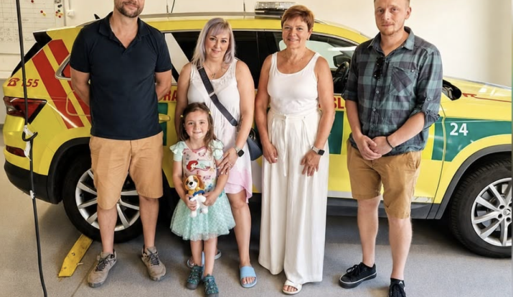 Dojemné poděkování po vážné nehodě. Malá Emma přinesla záchranářům obrázky
