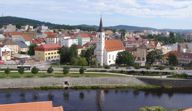 Strakonice kvůli suchu zakázaly odběr vody z řek a potoků na zahrady či bazény