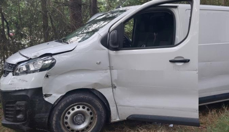 Muž se zákazem řízení vzal v Jihlavě odemčené auto, pak měl několik nehod