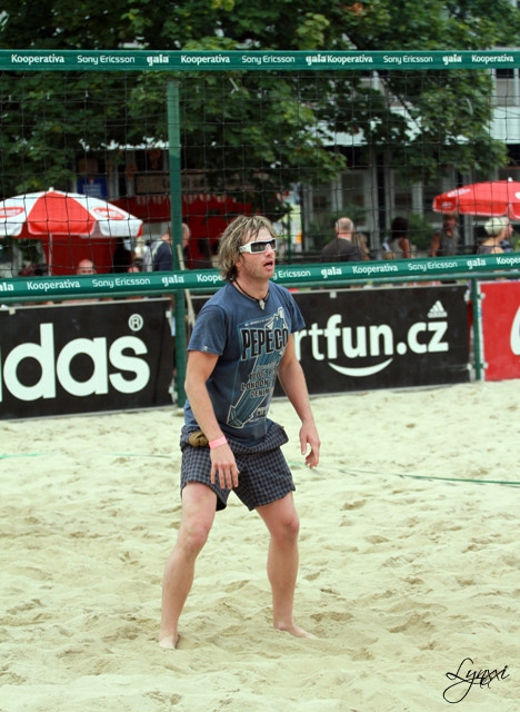 Ty jo viděls támhle něco letělo