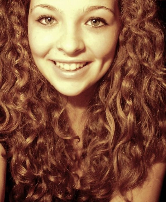 Lucie Jirotková, 15 let. Narodila se v Budějcích, bydlí tu a mám zde i prarodiče. Profil pod nickem: Lucie Jirotková