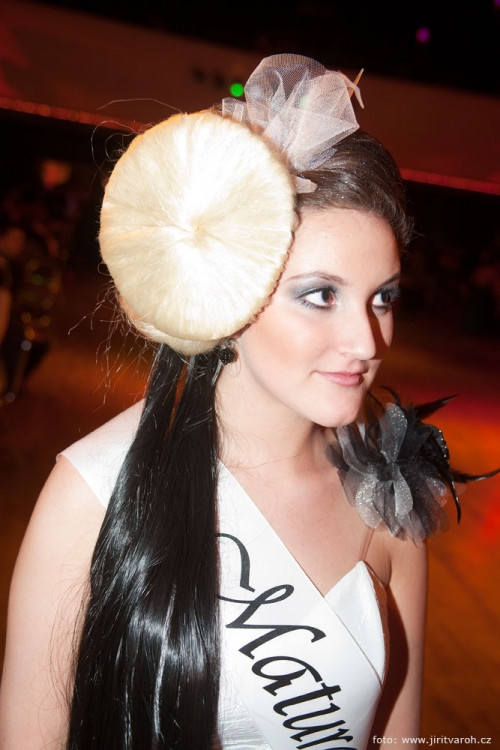 Barbora Hůlková, 19 let. Studuje v Budějcích víceleté gymnázium. Profil pod nickem: Barushka6820