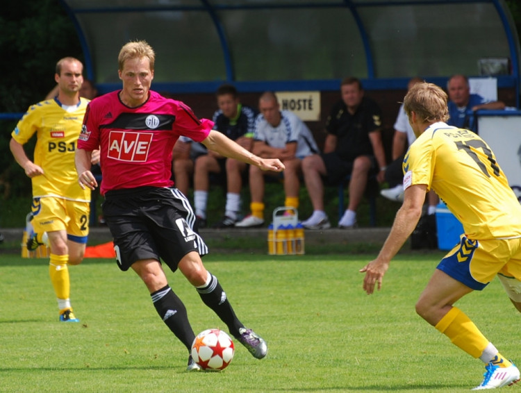 Daniel Kocourek (u míče)