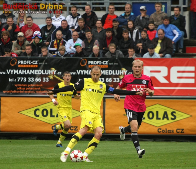 Grigorij Chirkin přihlíží počínání Marka Matějovského