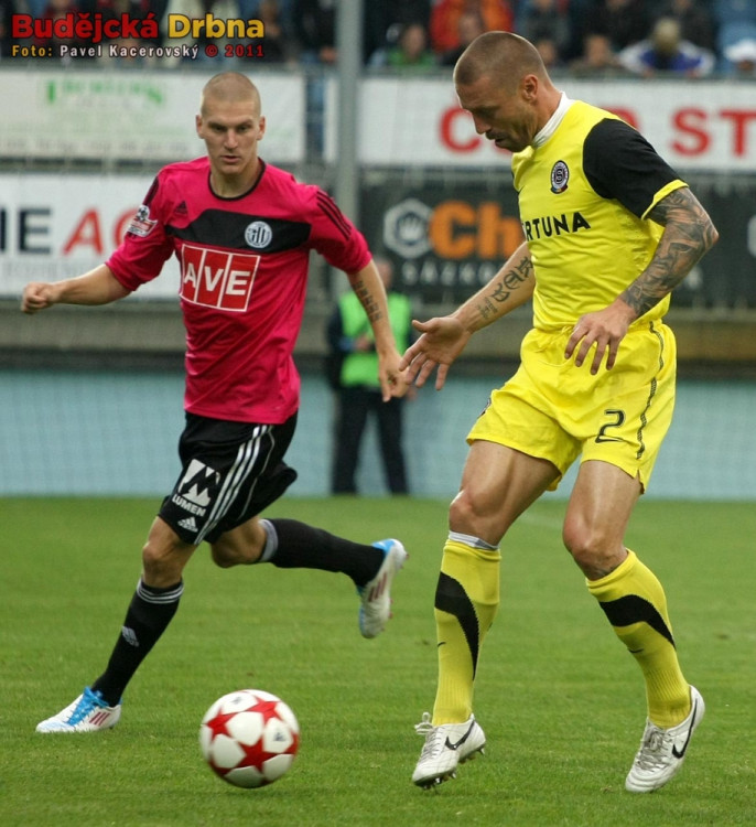 Tomáš Řepka před Zdeňkem Ondráškem