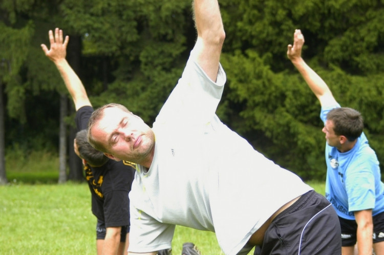 Zapojil se i trenér Jan Svoboda, který poté odběhl na trénink reprezentace. No nemá to jednoduché...