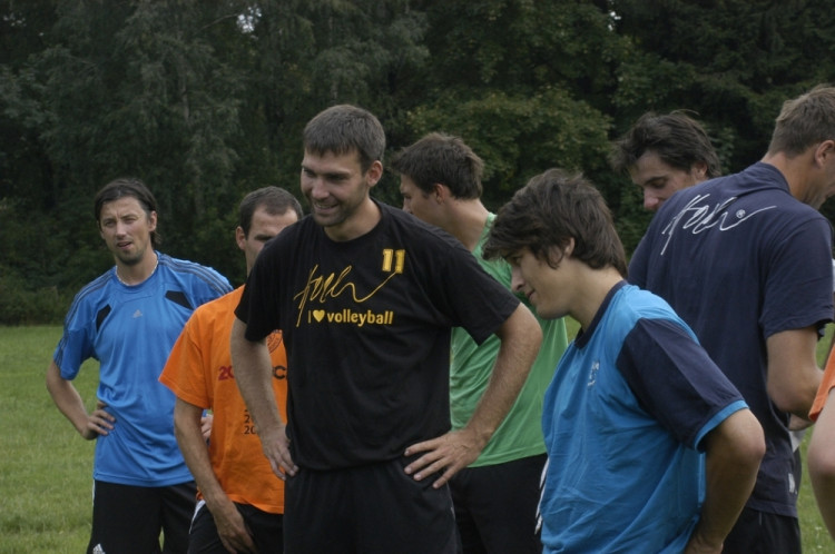 Zleva Novotný, Hoch, Motys, Procházka, Juračka, Fila a zády stojí Pochop (2)