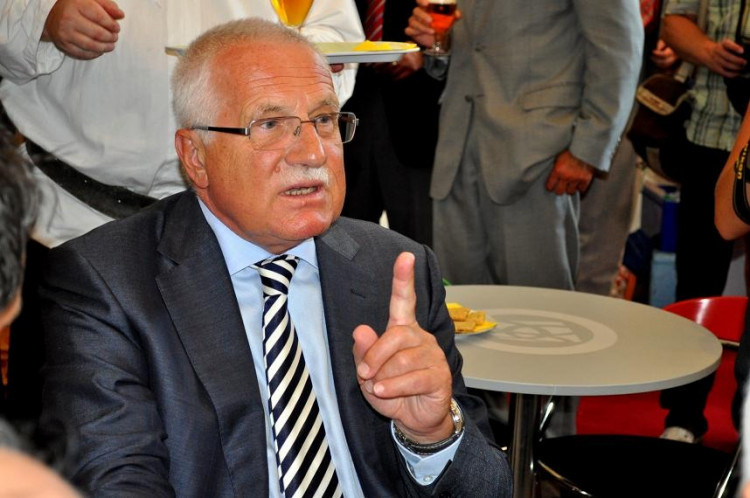 Prezident Václav Klaus - i v Budějcích uplatnil svá typická gesta a glosy. - Kopie