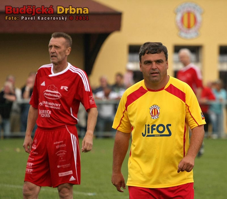 Dvě fotbalové legendy - Jan Berger (vlevo) a roudenský asistent trenéra František Mertl