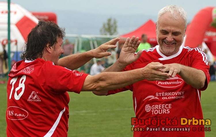 Na hřiště přichází nová síla - Vladimír Čech dolů, Standa Hložek na plac