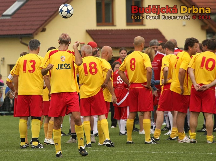 Předzápasová rozcvička domácího Jana Kneifela