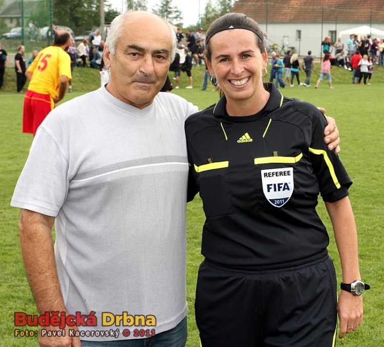 Rozhodčí Dagmar Damková neodmítla žádného fanouška, který se s ní chtěl zvěčnit