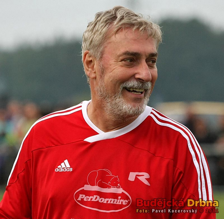 Známý televizní moderátor Jan Rosák měl několik gólovým příležitostí, ale branku nedal