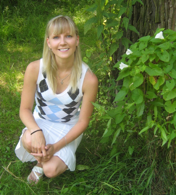 Lucie Tůmová, 25 let. V Budějcích se narodila, vystudovala, dále tu žije a je zde zcela spokojená. Profil pod nickem: Lucinka Tůmová