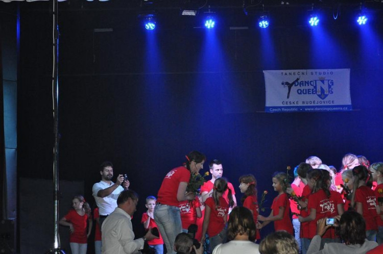 Danceshow Dancing Queens - růže pro Danu Svobodovou
