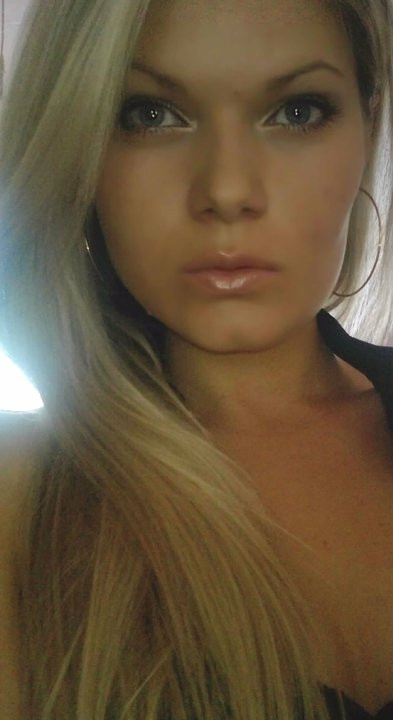 Jana Vodičková, 24 let. V Budějcích se narodila, studovala a v současné době zde i pracuje. Profil má pod nickem: Jana Vodičková.