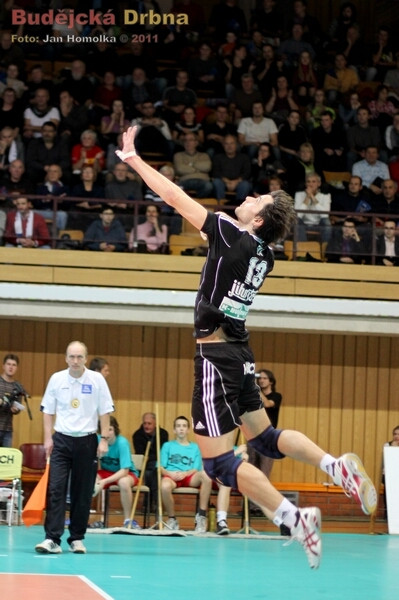 Podávající Tomáš Fila