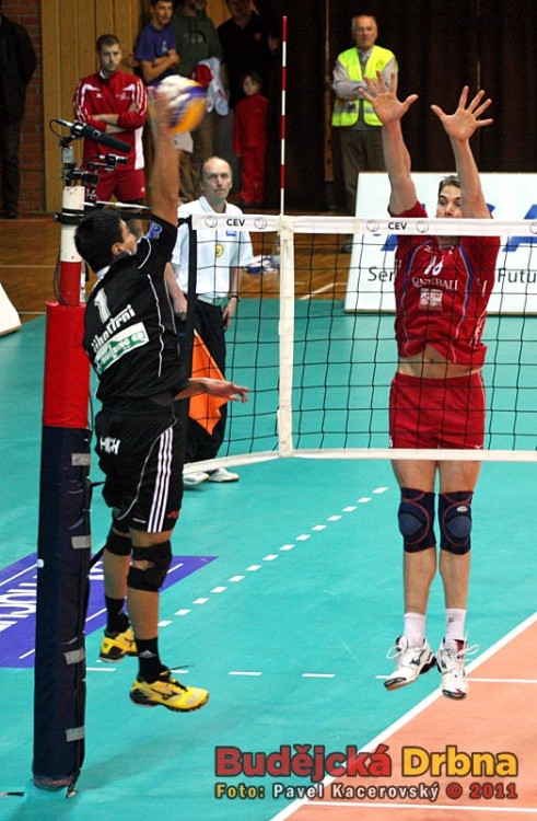 Rojas útočí z kůlu