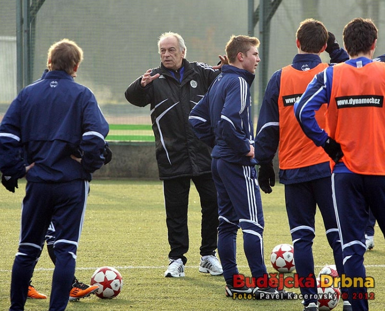 Kormidelník František Cipro rozdává pokyny