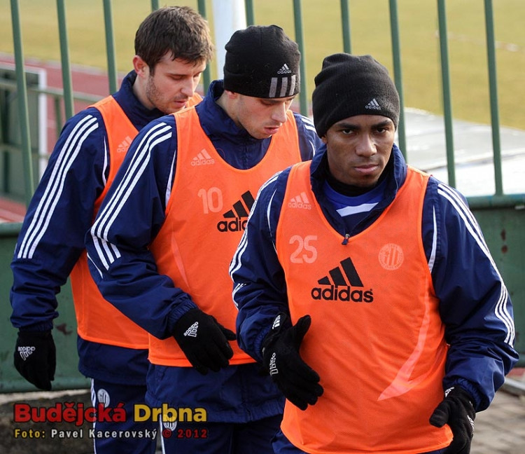 Sandro, Klesa a Naumov posilují na schodech