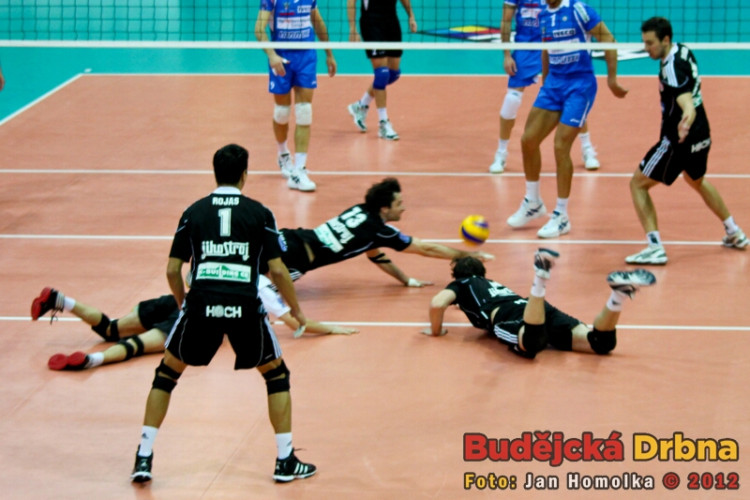 Utkání oživovaly obětavé žabičky domácích