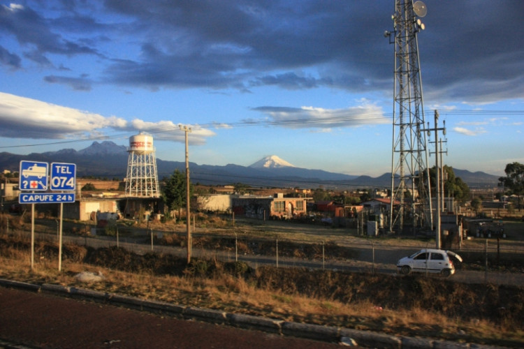 Popocatepetl při výjezdu z Mexico city